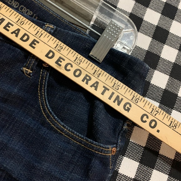 CHICO’S SO SLIMMING GIRLFRIEND CROP JEANS 1 30x25.5” - Picture 5 of 5